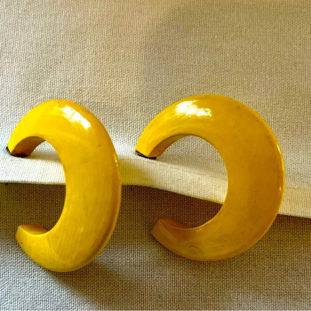 Vintage Wooden Yellow Hoop Earrings - Picture 11 of 16